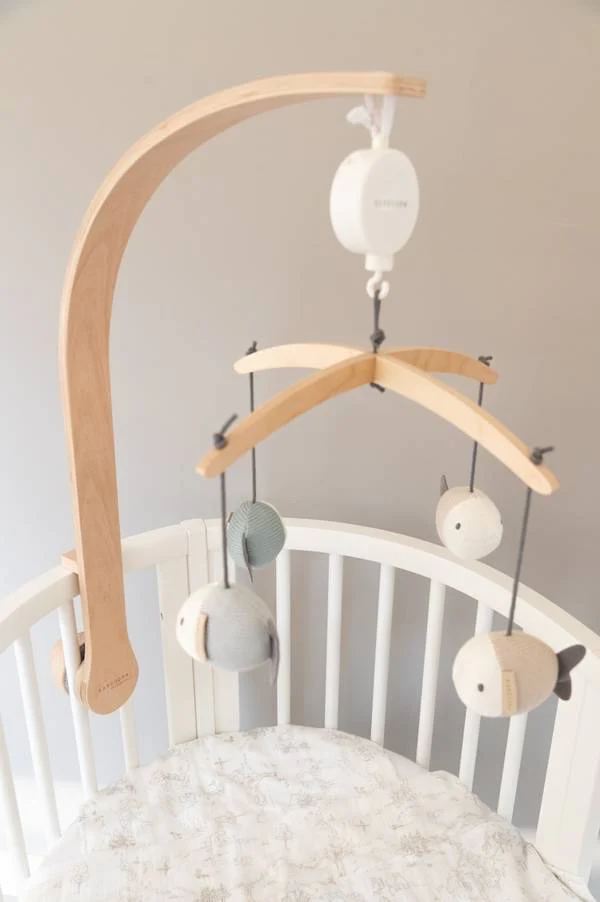 BAMBOOM GIOSTRINA IN LEGNO CON GIOCHI A MAGLIA FISH - immagine 2